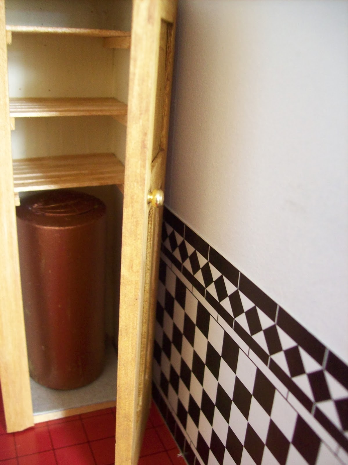 MOUNTFIELD DOLLSHOUSE Making an airing cupboard