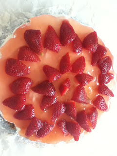 torta fredda allo yogurt con fragole