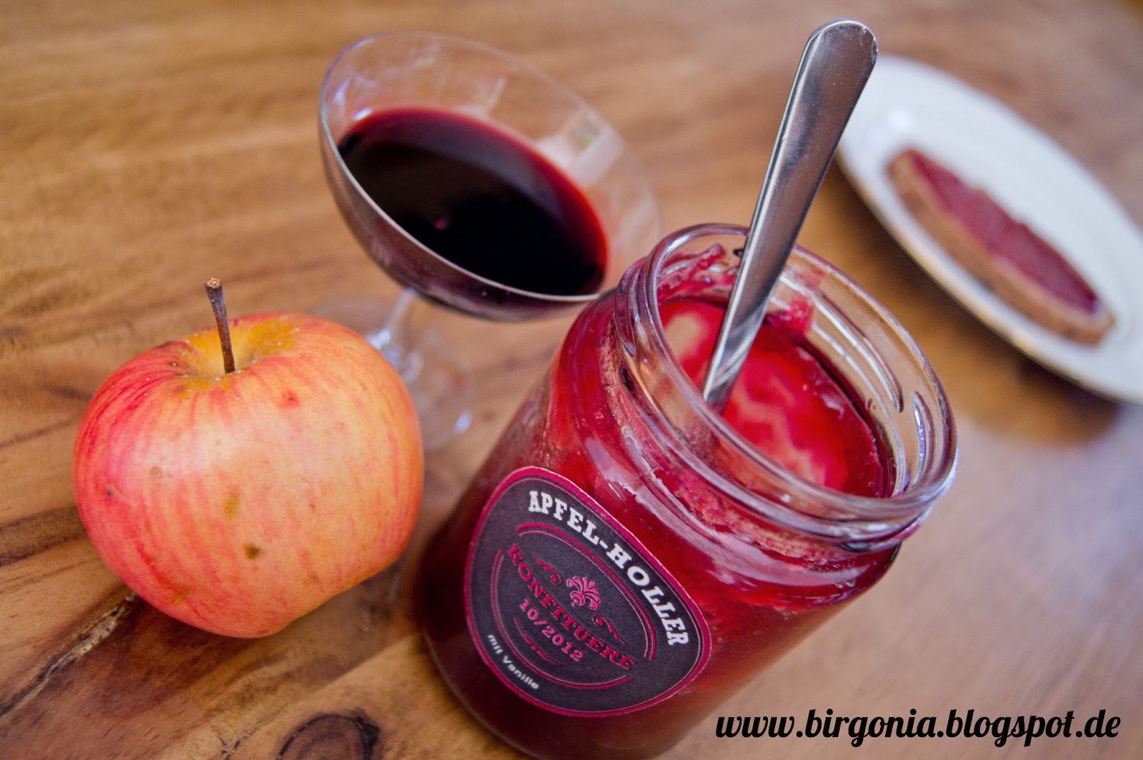 birgonia: Apfel-Holunderbeeren-Marmelade mit Vanille birgonia: Apfel-Holunderbeeren-Marmelade mit Vanille