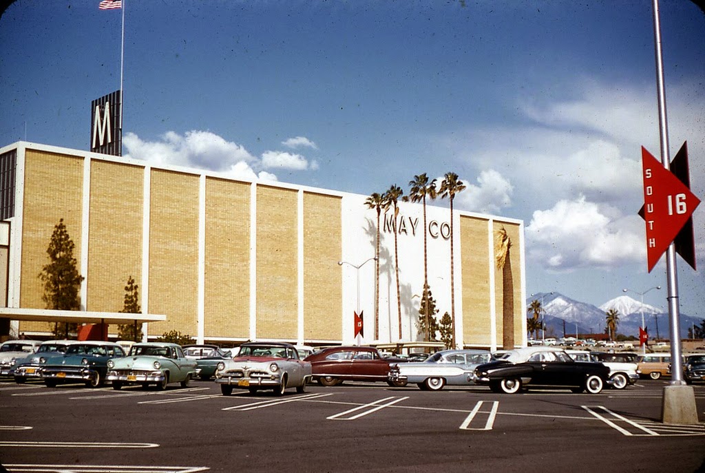 Vintage Color Photos Capture Street Scenes of Los Angeles From 1940s to 1960s - 26