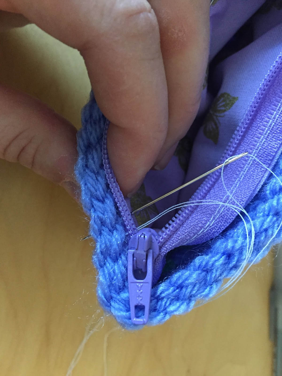 Tutorial How to Add a Zipper to a Crochet Pouch