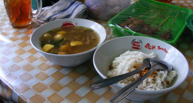 Sop Ayam Pak Min Klaten