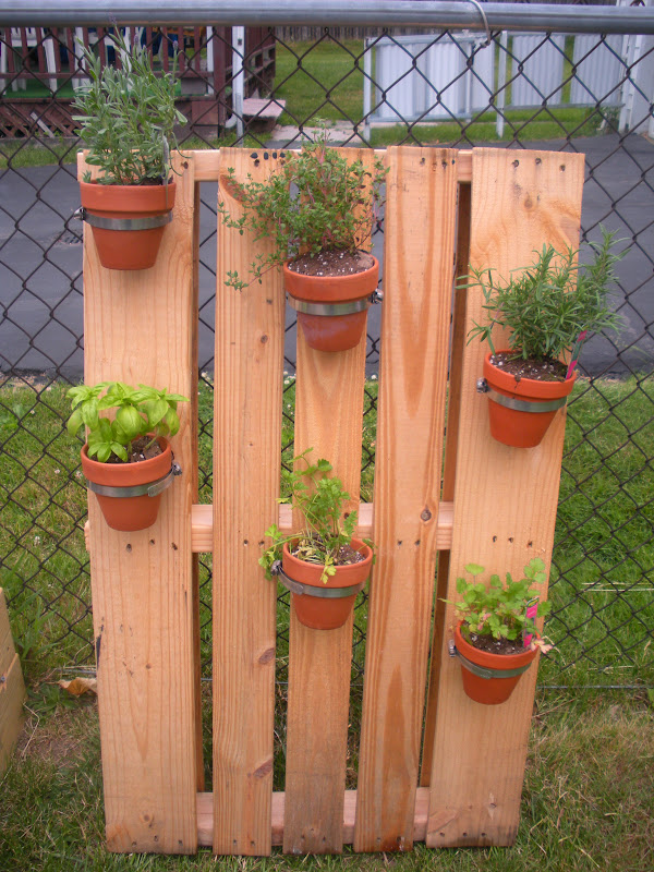 Working House Mom, Wife Pallet Herb Garden