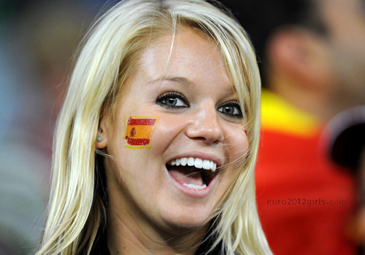 Most Attractive Spanish Female Fans in Euro 2012 - Ye Kya Chutiyapa Hai