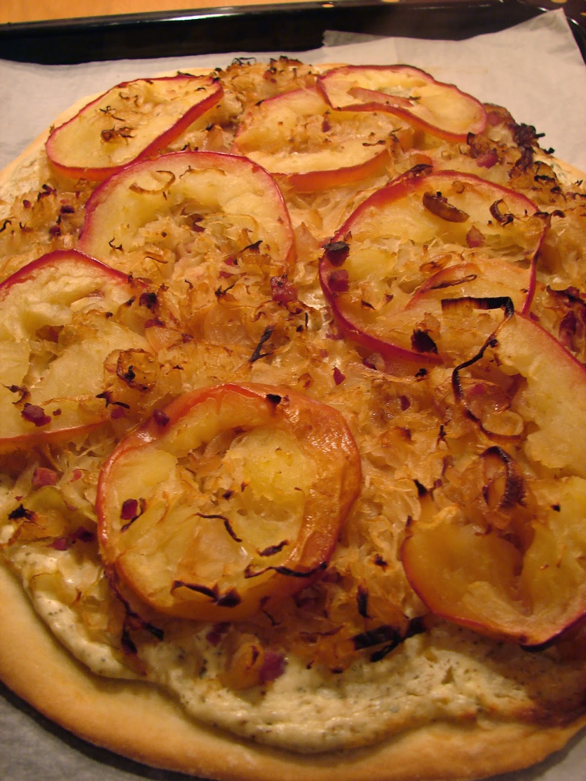 nicookies: Flammkuchen mit Sauerkraut und Äpfeln