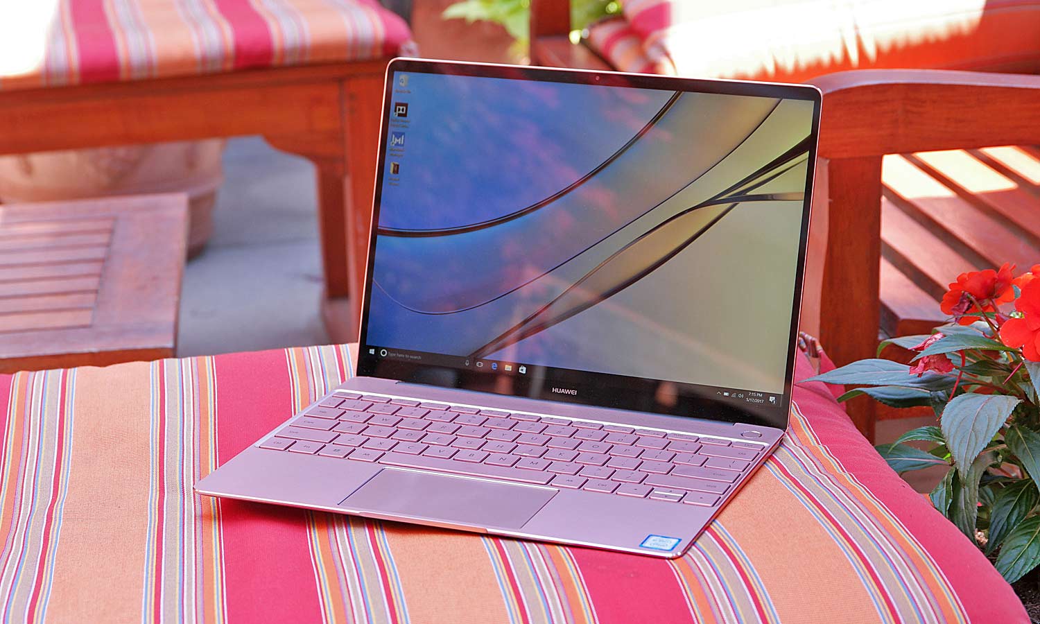 Huawei MateBook X Slim with Pink Huawei MateBook X Slim with Pink