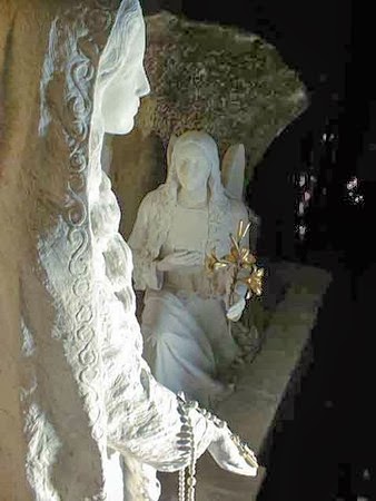 Notre Dame de la Prière si Ingerul Gabriel, Ile Bouchard, Franta 1947
