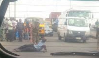 2 soldiers kill civilian ajegunle
