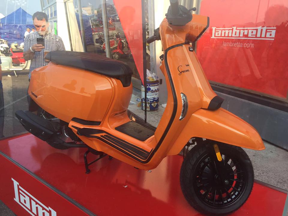 Lambretta V Special Malaysia  - Ficha Técnica, Información, Precio, Galería, Vídeo, Opiniones Y Rivales Del Scooter Disponible En Cinco Colores Y Con Frenada Abs.