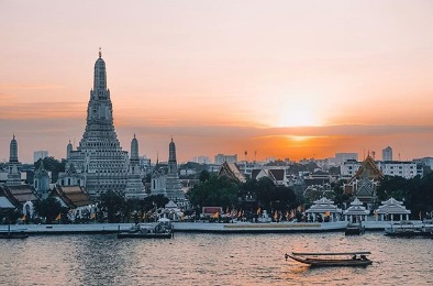  Bangkok templo Wat Arun visto desde el río Chao Praya lanchas tailandia botes