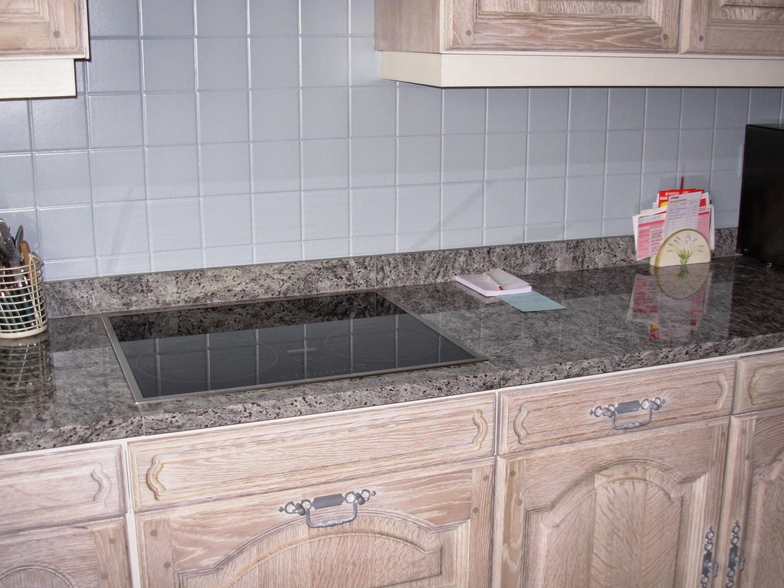 Wij renoveren ook uw eiken keuken ! Meubelrenovatie Wij renoveren ook uw eiken keuken ! Meubelrenovatie