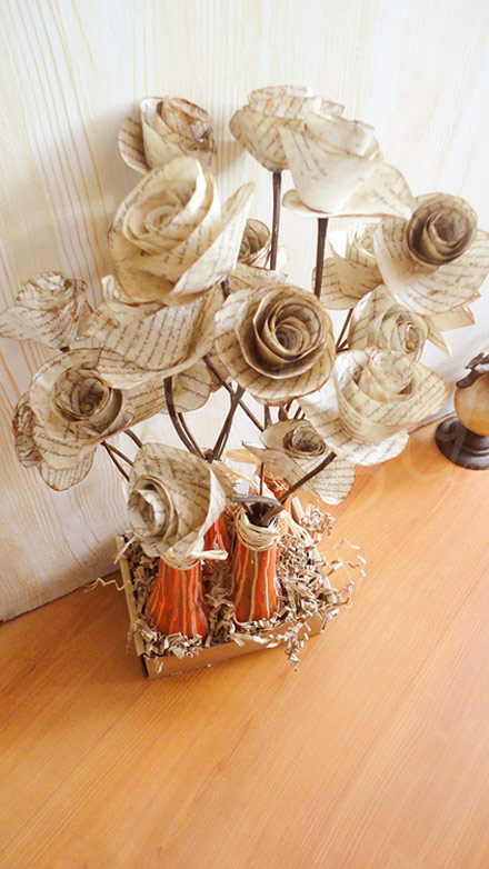 tutorial pintar botellas de cristal y flores de papel imitando libro antiguo
