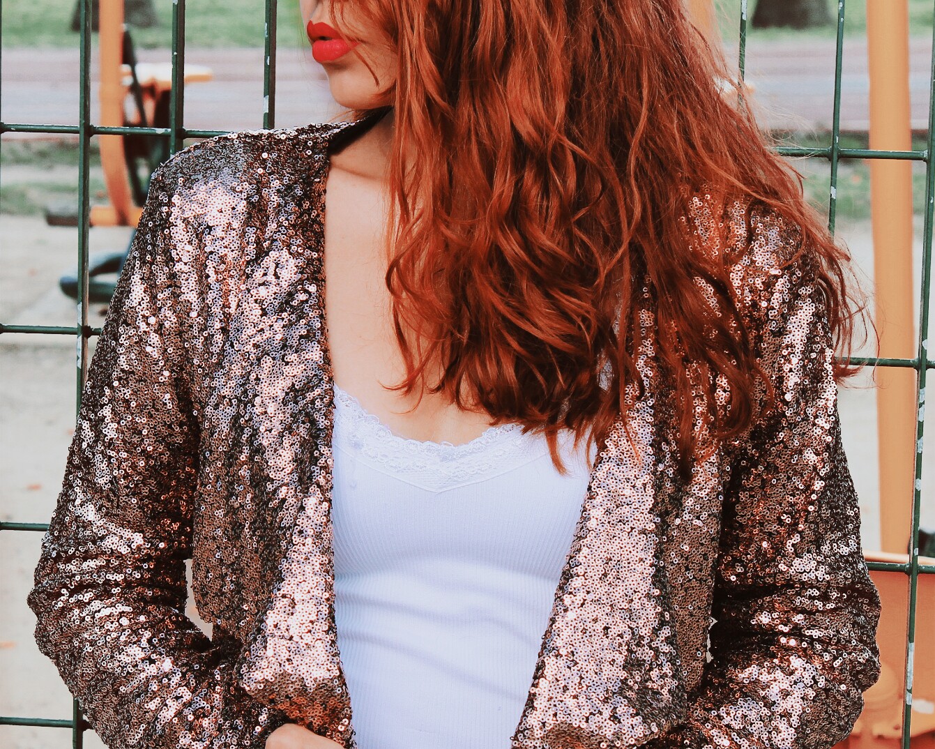 look paetês, look blazer paetê, look tênis metalizado vizzano, look ruiva, cabelo ondulado, ingrid gleize, look fashion, look da china look paetês, look blazer paetê, look tênis metalizado vizzano, look ruiva, cabelo ondulado, ingrid gleize, look fashion, look da china