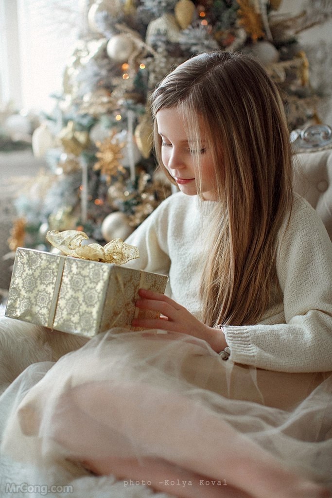 Alisa Kozhikina - Child singer with an angelic-looking face (145 pictures)