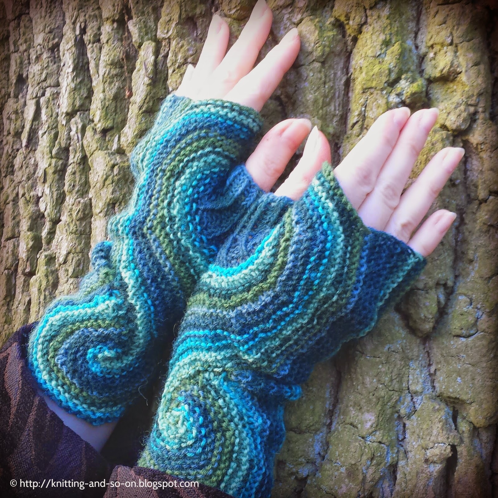 Free Knitting Pattern: Pieces of Eight Mitts