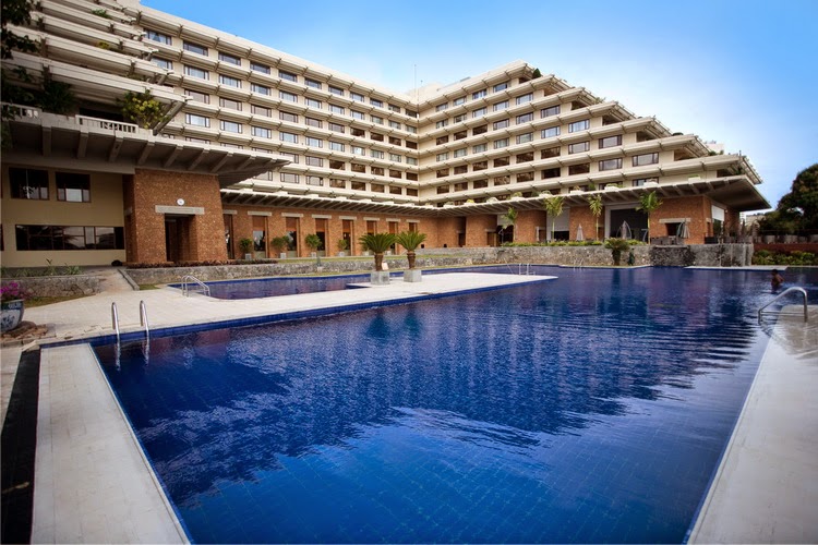 Cinnamon Lake Side Colombo Land Of Ceylon