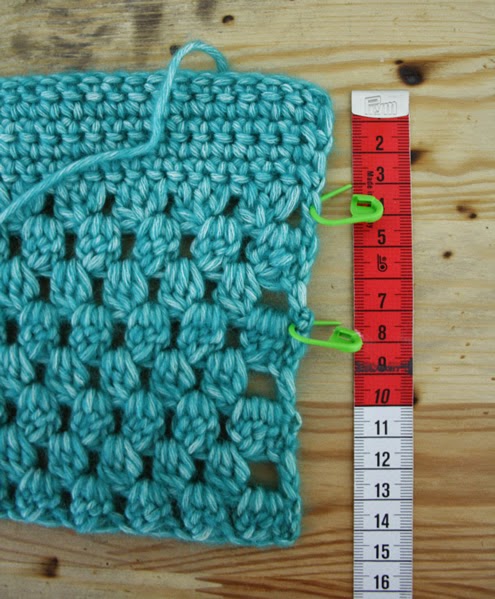 Crochet wrist warmers, free crochet pattern, Stonewashed XL | Happy in Red Crochet wrist warmers, free crochet pattern, Stonewashed XL | Happy in Red