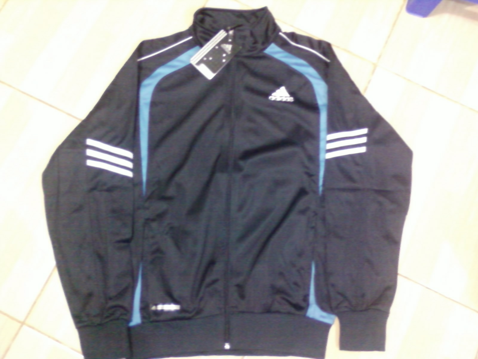 butik baju sport branded: Jaket Dewasa Import