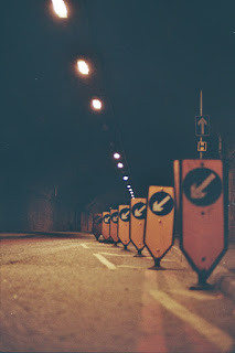 semne pe drum - imagine de 35mm - unsplash.com semne pe drum - imagine de 35mm - unsplash.com