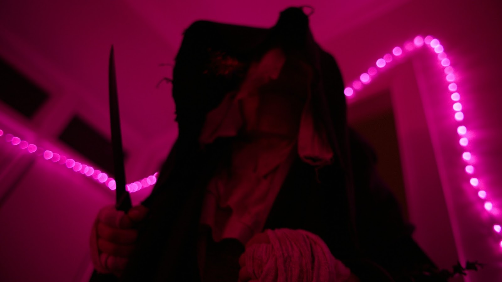 A pinch of wonderful: diy christmas tree collage Movie Review: "Red Christmas" (2017) | Lolo Loves Films