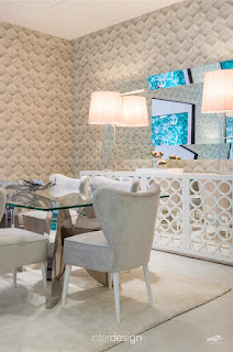 Sala de Jantar cheia de Glamour Sugestão para Decorar um Sala de Jantar cheia de Glamour em tons pastel com apontamentos de azul.
