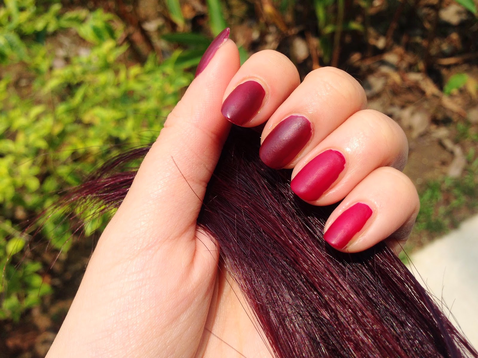NOTW Matte Ombre Red Velvet Nails (24 March 2014) H A L F I N C H