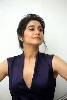 Actress Regina Cassandra New HD Stills At Evaru Pre Release Event Actress Regina Cassandra New HD Stills At Evaru Pre Release Event