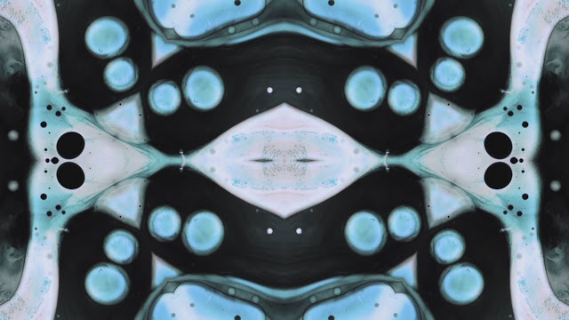 https://www.vjloops.com/stock-pack/kaleidoscopic-loop-pack-with-20-fluid-analog-pattern-clips-111603.html