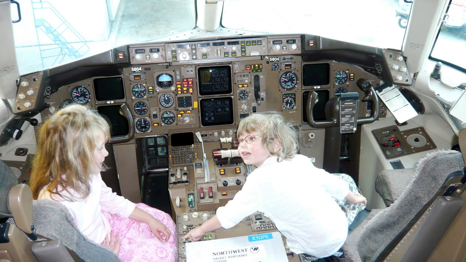 Does Allegiant Air Have Free Baggage For Military Honors Proudly