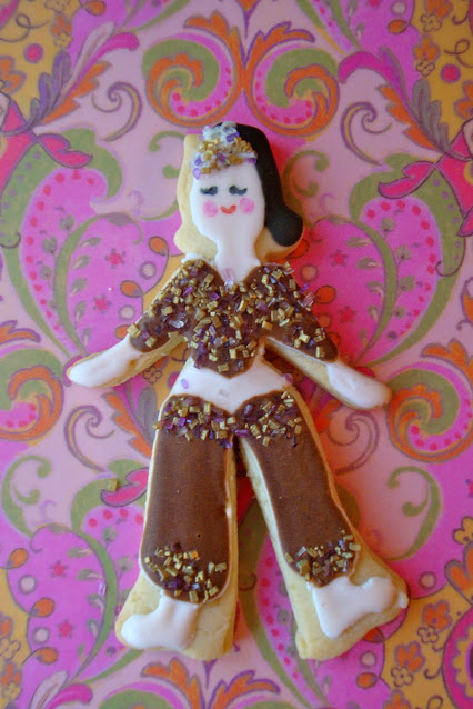 Nutcracker Arabian dancer cookie, Merde gifts ideas, cookie decorating blogs, easy cookie decorating ideas, BALLET, CHRISTMAS, Nutcracker ballerina cookie, ballerina cookie, how to decorate a ballerina cookie, Nutcracker cookies