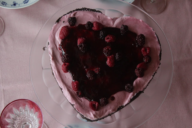 Wir sind verlobt: Beerige Torte |https://kuechenliebelei.blogspot.com/2017/09/verliebt-verlobte-beerentorte.html Wir sind verlobt: Beerige Torte |https://kuechenliebelei.blogspot.com/2017/09/verliebt-verlobte-beerentorte.html