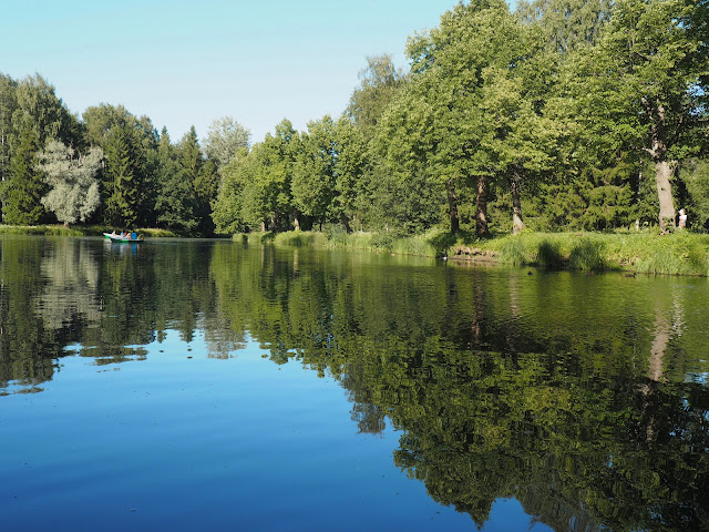 Парк в Павловске – Вокзальный пруд (Park in Pavlovsk - Vokzalny Pond)