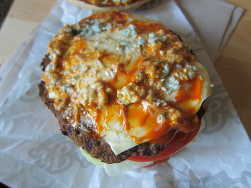 Review Carl's Jr. Buffalo Blue Cheese Burger