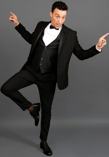Pablo Puyol Foto de Pablo Puyol con terno elegante