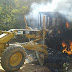 Máquina do PAC incendeia durante reforma de estrada no Vale do Piancó