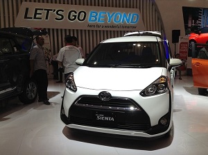 Promo Toyota Natal Tahun Baru Surabaya all new sienta warna putih 2016