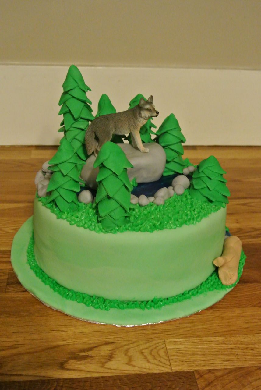 Fifth Street Cakes Forest With Wolf Cake