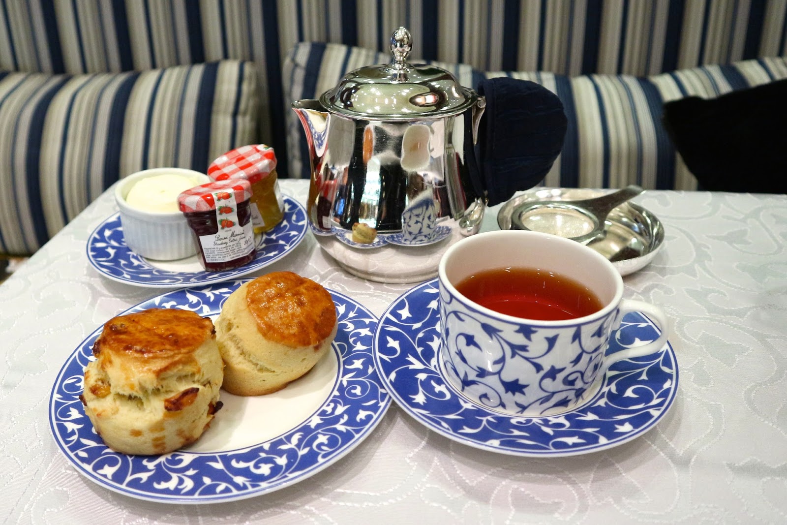 Queen of Low Tea High Tea? Low Tea?