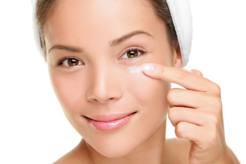 How to Apply Eye Cream, on Right Way Best health Viral