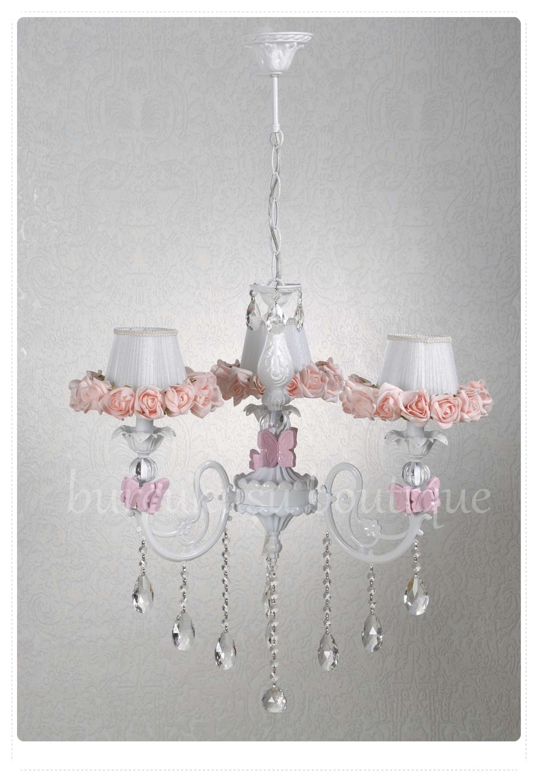 Kız bebek odaları için avize