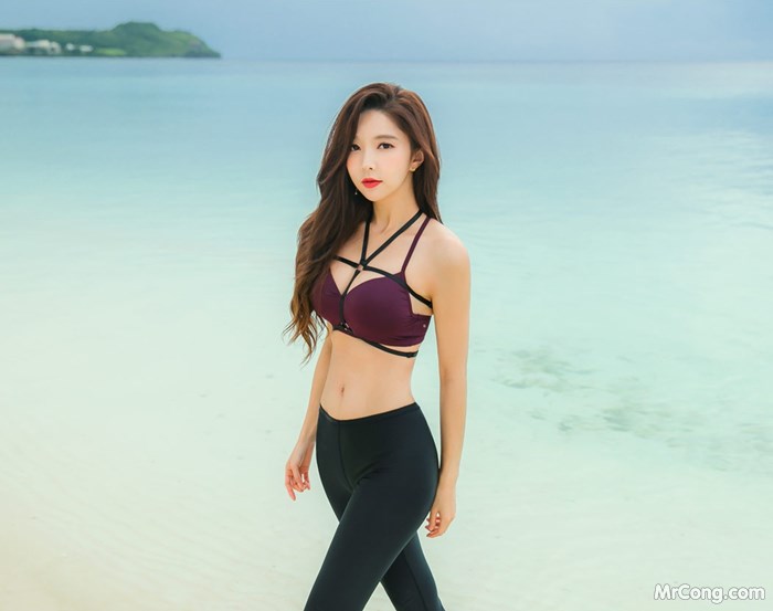 Beautiful Park Soo Yeon in the picture of beach fashion in October 2017 (24 photos)