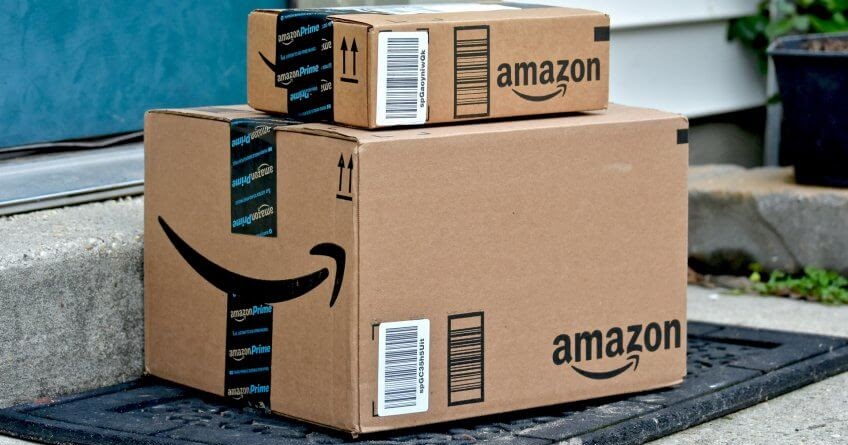 en que paqueteria envia amazon