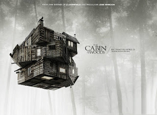 Cabin in the Woods (2011) Cabin in the woods, una película que da menos de los que promete.