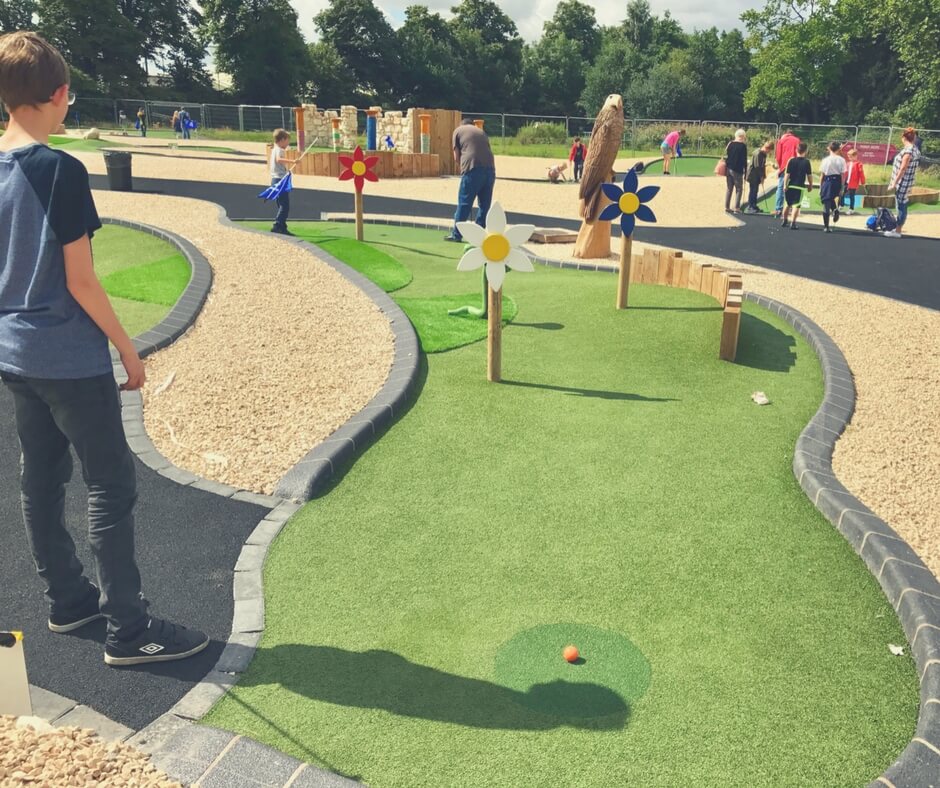 Trying out Highfields Park Adventure Golf Milieu