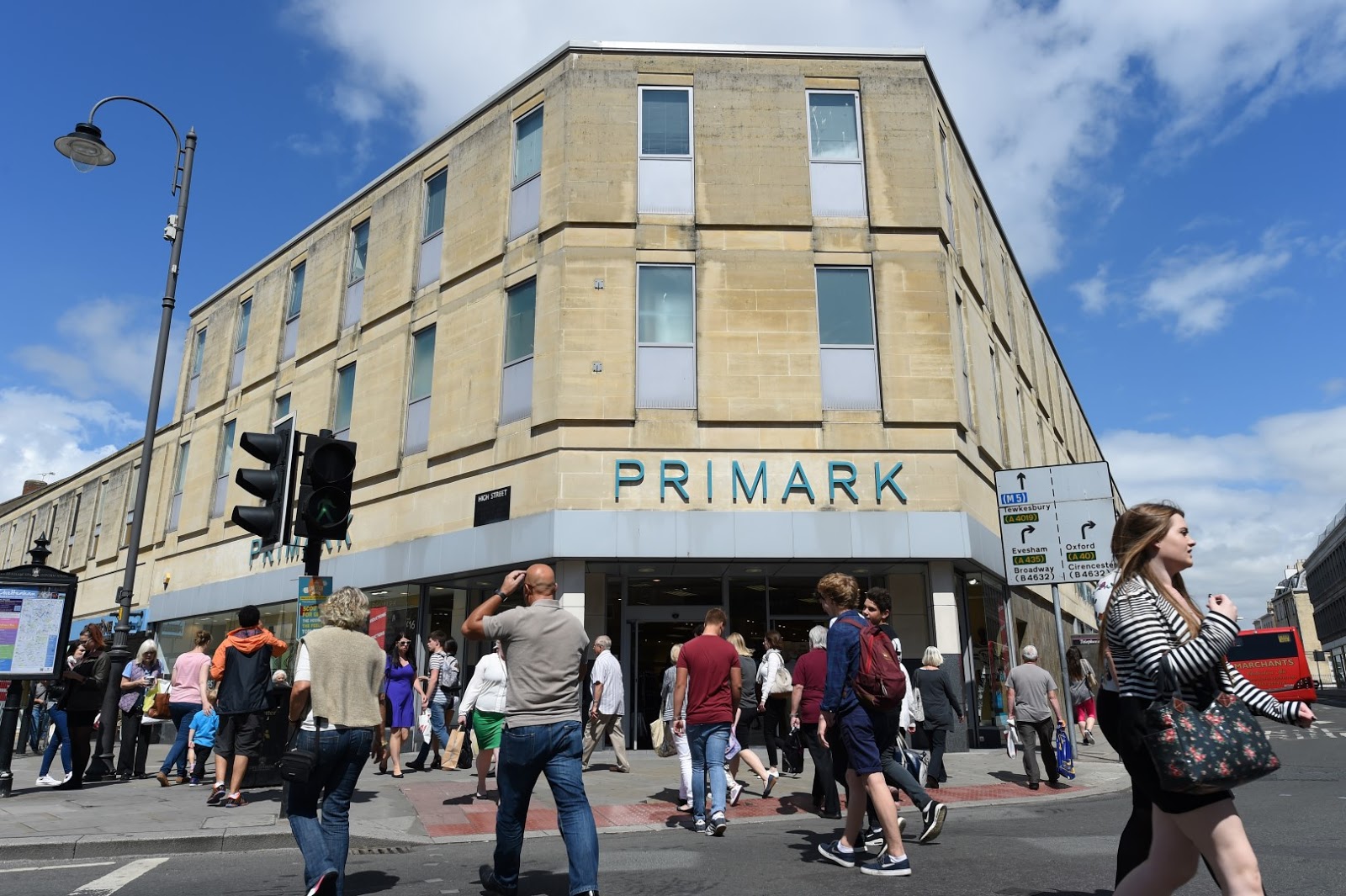 CHELTENHAM CLOTHES SHOPS