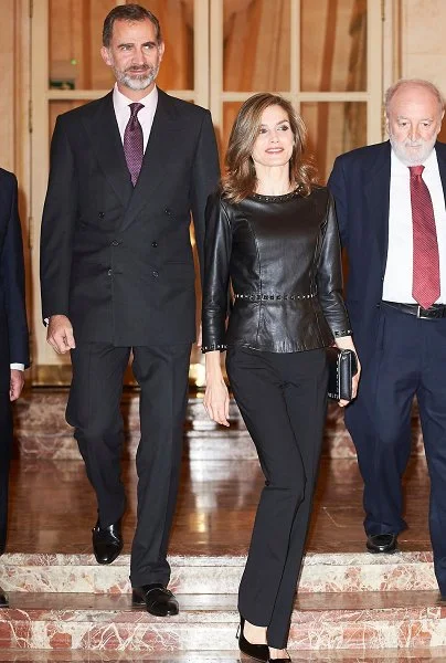 Queen Letizia wore UTERQUE Peplum Nappa Top, Hugo Boss trousers, mango Clutch, magrit Pumps, Tous Earrings, Sofia Cashmere Women's Black Fox Fur and Cashmere Cape