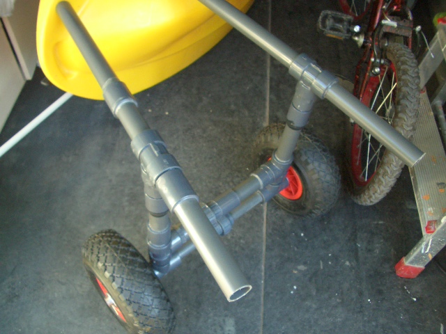 PESCANDO EN KAYAK CON DANDI: Construcción carrito kayak