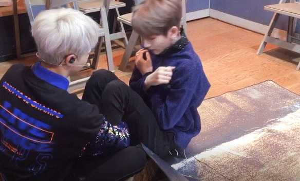 프듀남자그룹 레인즈 대기실 비하인드.gif | 인스티즈