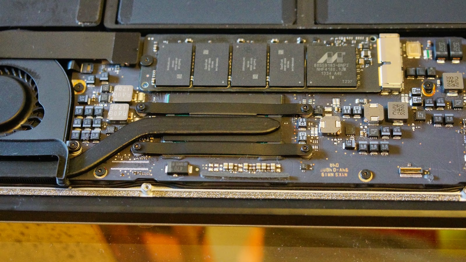 Apple Macbook Air inside pics: Peek inside an Apple Macbook Air laptop