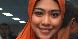 Rambut wanita berjilbab Rambut wanita berjilbab
